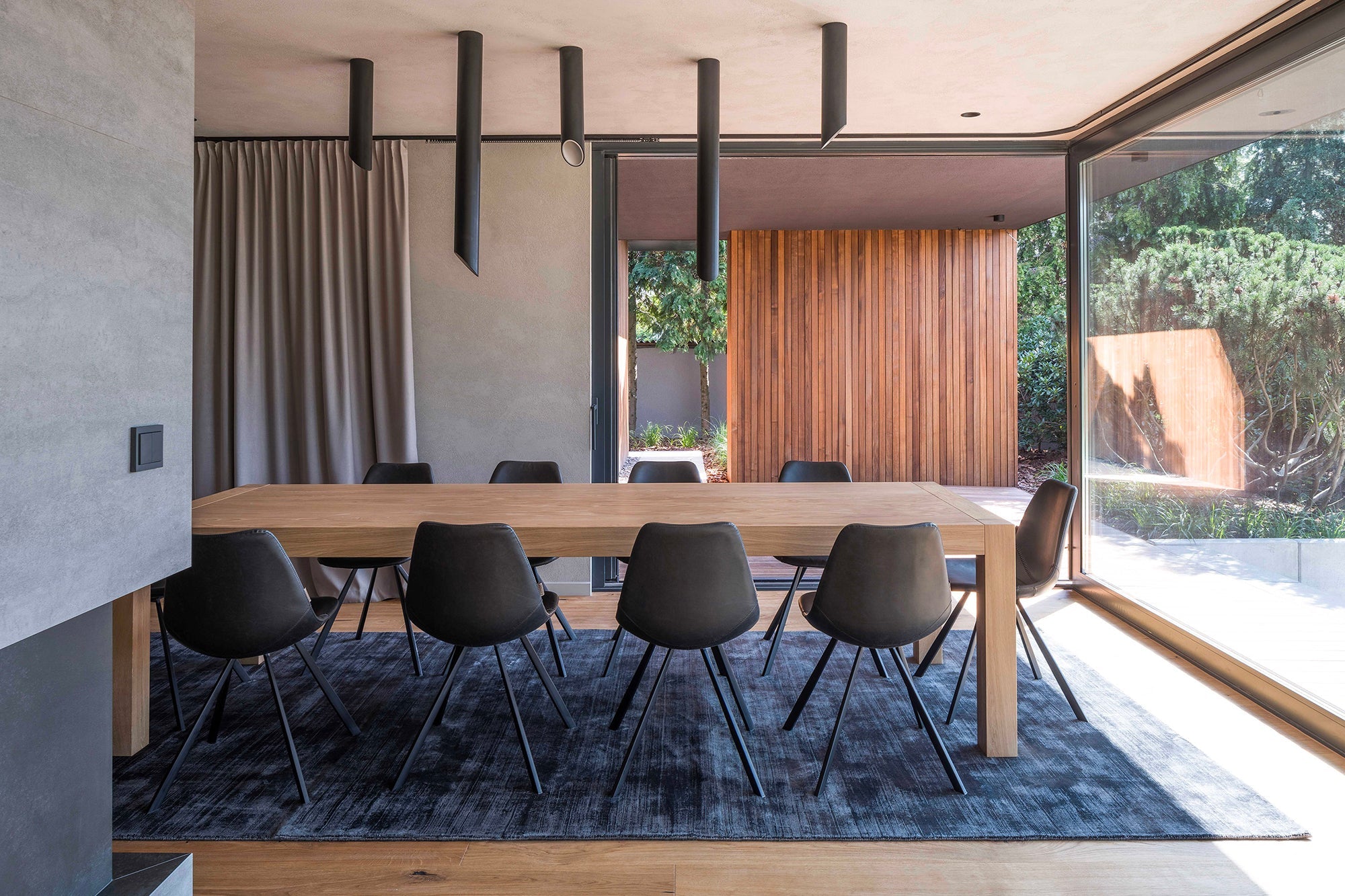 Jaki stół wybrać? Olejowany czy lakierowany?