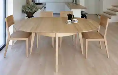 W jaki sposób ustawić krzesła przy stole?